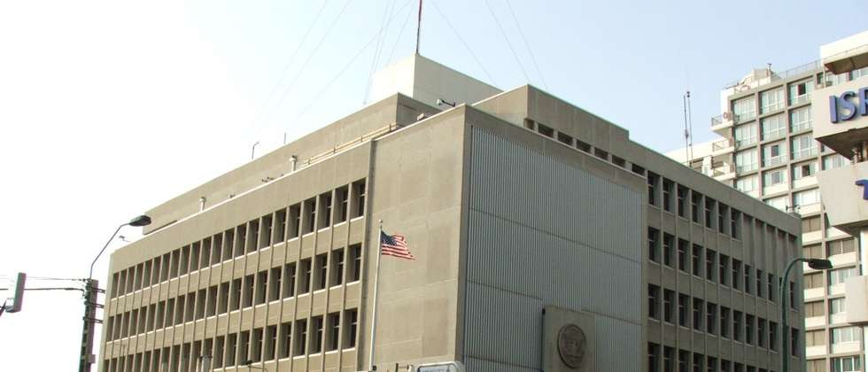 The US Embassy in Tel Aviv. ( CC-BY Krokodyl, Wikimedia Commons )