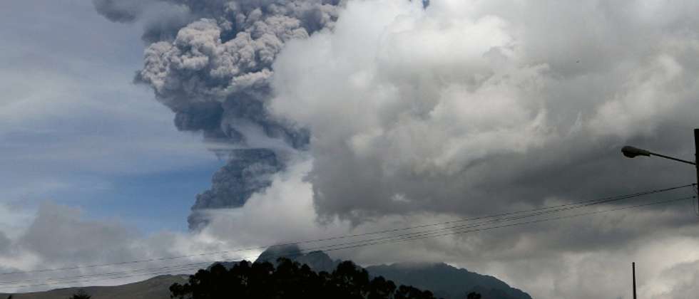Cotopaxi volcano spewing ashes in Pichincha province, Ecuador on August 14, 2015 ( Juan Cevallos (AFP/File) )
