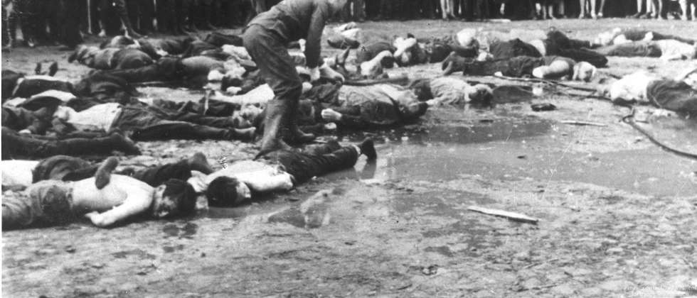 Lithuanian nationalists clubbing Jewish Lithuanians to death - Kovno, Lithuania June 27, 1941 ( Archive )