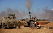 الجيش الاسرائيلي يطلق مدافع 155  ملم باتجاه قطاع غزة من مواقع على الحدود مع القطاع في 17 تموز/يوليو 2014 ( مناحيم كاهانا (ا ف ب) )