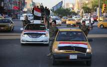 عراقيون شيعة يجوبون باسلحتهم شارع فلسطين وسط بغداد للتعبير عن استعدادهم للقتال الى جانب قوات الامن العراقية لمحاربة الجهاديين، في 17 حزيران/يونيو 2014 ( احمد الربيعي  (اف ب) )