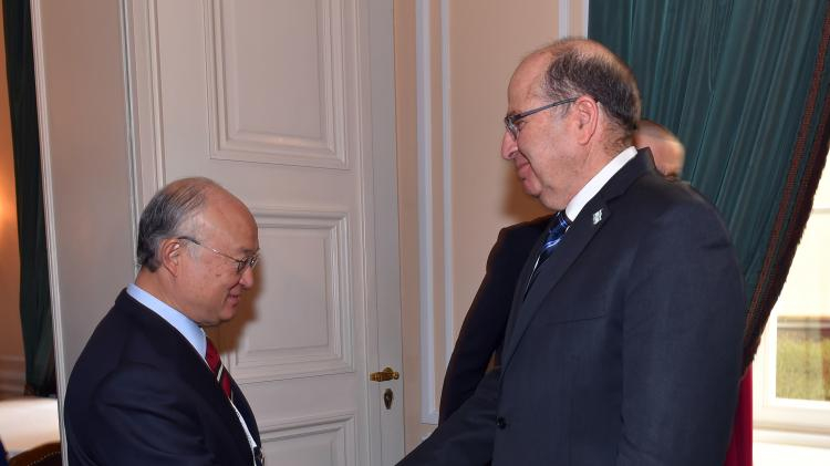 Le ministre israélien de la Défense Moshe Ya'alon avec Yukiya Amano à Munich, le 13 fébruary 2016