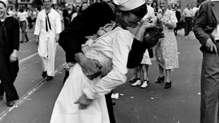 The woman dramatically kissed by a sailor celebrating the end of World War II in an iconic photograph seen around the world has died