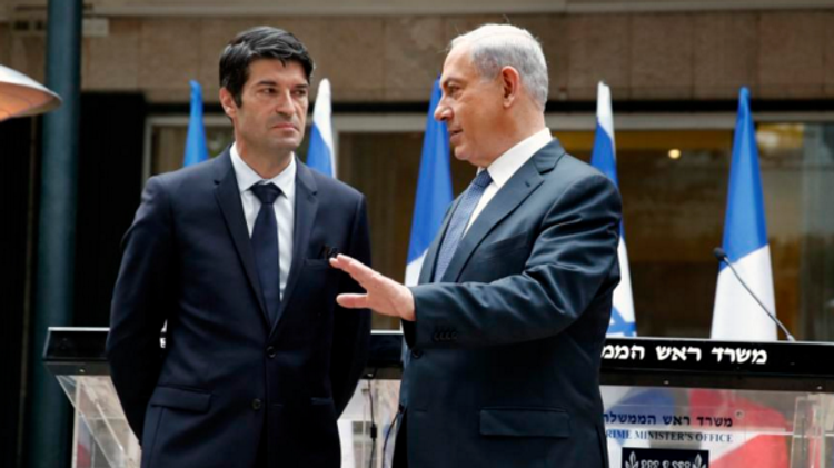 L'ambassadeur de France en Israël avec le Premier ministre israélien Benyamin Netanyahou en janvier 2015