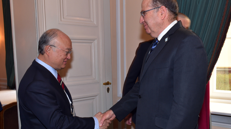 Israeli Defense Minister Ya'alon with IAEA chairman Yukiya Amano in Munich, February 13, 2016
