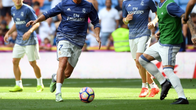 نجم ريال مدريد كريستيانو رونالدو في حصة تدريبية في 10 ايلول/سبتمبر 2016