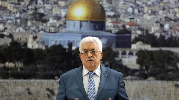 Palestinian president Mahmud Abbas meets with members of the Palestinian leadership in the West Bank city of Ramallah, on August 16, 2014
