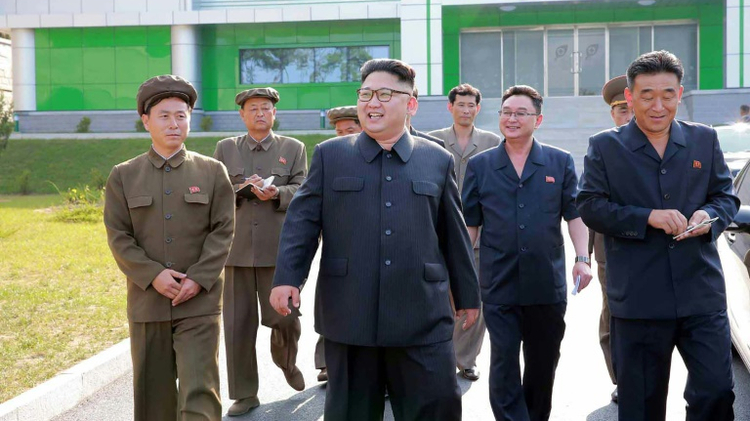 North Korean leader Kim Jong-Un (C) in suburban Pyongyang on September 15, 2016