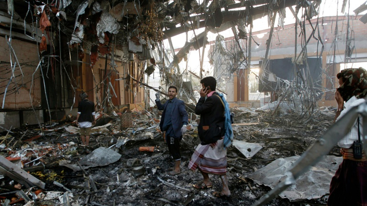 Yemen conflict: Saudis blame funeral hall bombing on mistake