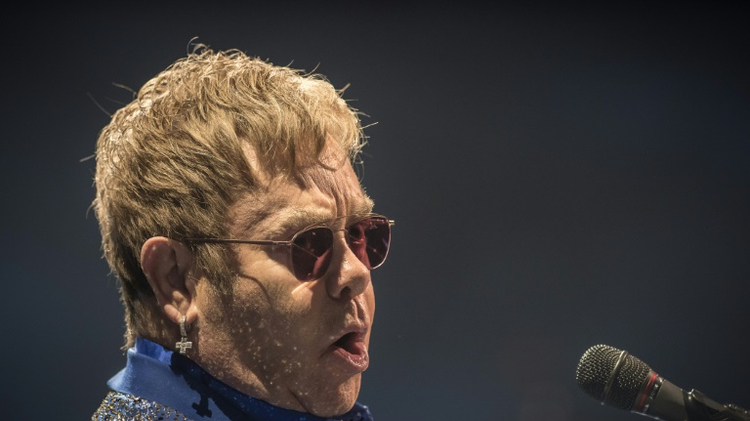 Le chanteur Elton John, lors d'un concert à Hong Kong le 24 novembre 2015