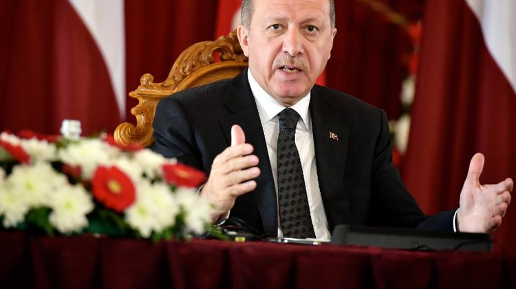 Turkey's Recep Tayyip Erdogan says Syrian Kurds do not want Iraq's Kurdish peshmerga fighters to help them fight Islamic State jihadists in Kobane