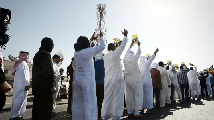 Saudi Shiites protest in Awamiyah in eastern Saudi Arabia on October 24, 2014 against the death sentence on Nimr al-Nimr