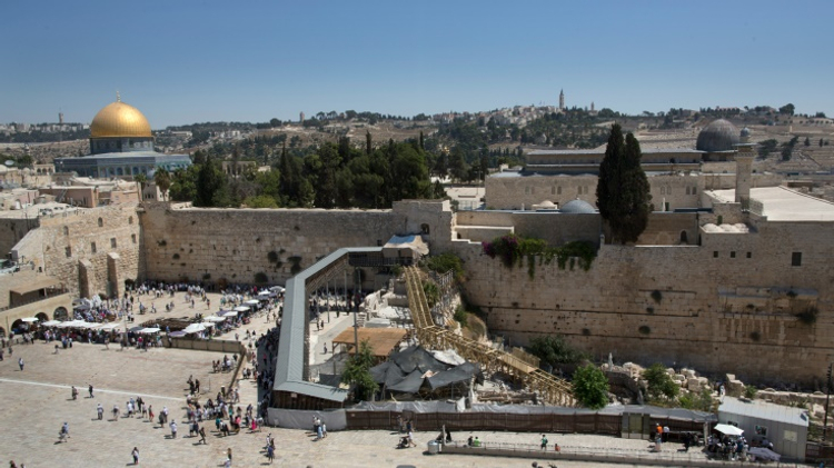 Le mur occidental et les deux espaces réservés aux hommes (à gauche) et aux femmes (à droite), à Jerusalem le 4 septembre 2014