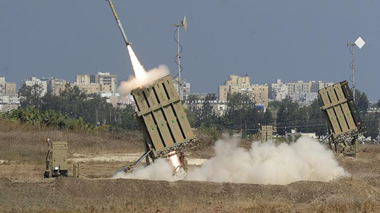 Tir d'un missile du système "Iron Dome" destiné à intercepter les roquettes palestiniennes, le 9 juillet 2014 près de la ville d'Ashod, près de la bande de Gaza