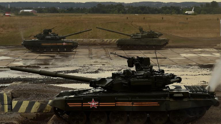 Russian tanks take part a military show during the military exhibition "Oboronexpo-2014" in Zhukovsky outside Moscow, on August 14, 2014