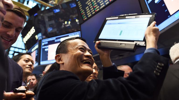 Chinese online retail giant Alibaba founder Jack Ma (C) on the floor at the New York Stock Exchange on September 19, 2014