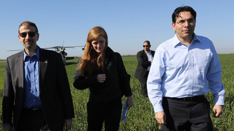 American ambassador to the UN Samantha Power (C) with Israeli UN Ambassador Danny Danon (R) and US ambassador to Israel Daniel Shapiro (L)