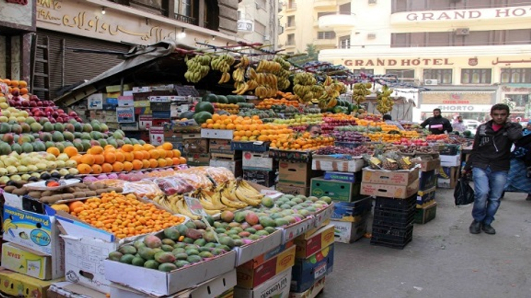 سوق خضار وفواكه في مصر