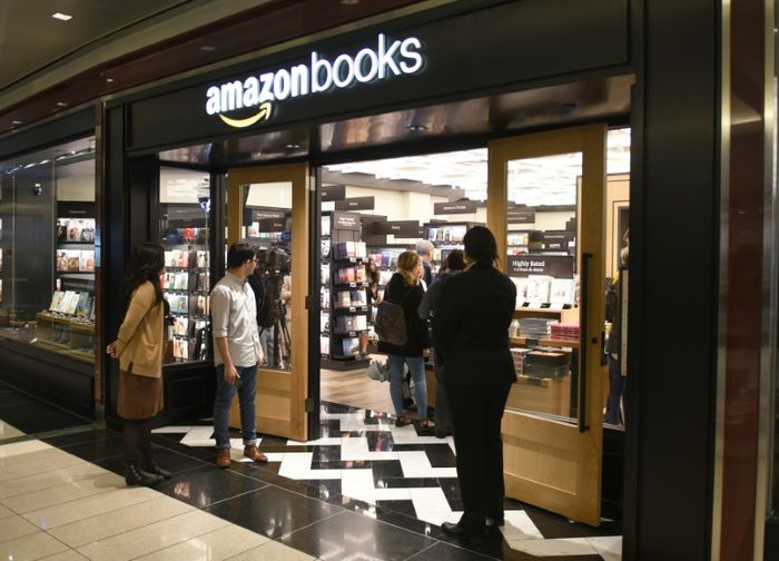 Amazon to buy Whole Foods in $13.7B deal Amazon to buy Whole Foods in $13.7B deal