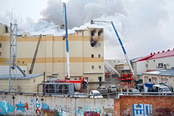 Fire in shopping mall in Siberia kills five and injures 32 Fire in shopping mall in Siberia kills five and injures 32