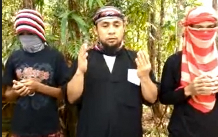 Abu Sayyaf prête serment à l'EI dans une vidéo Capture d'écran Youtube