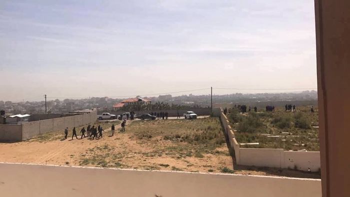 Hamas officers, bomb suspect killed in raid Hamas officers, bomb suspect killed in raid