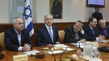 Netanyahu at cabinet meeting Marc Israel Sellem/Ynet
