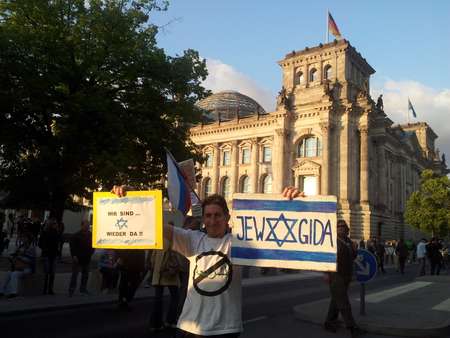 Members of JewGida join a PEGIDA protest against the islamization of Europe in Berlin on May 25, 2015 - Polina Garaev/i24news Polina Garaev/i24news