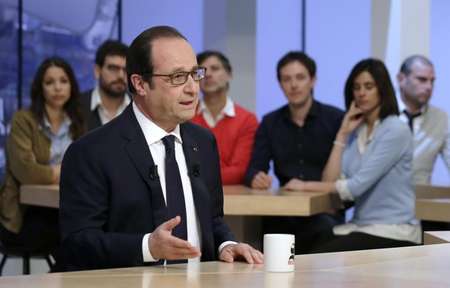 Le président François Hollande interrogé par Maitena Biraben dans l'émission Le Supplément sur Canal +, le 19 avril 2015 à Paris - PHILIPPE WOJAZER (POOL/AFP) PHILIPPE WOJAZER (POOL/AFP)