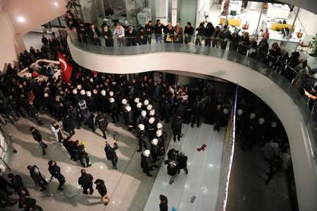 Police Raid Turkey's Largest Newspaper as Government Seizes Control