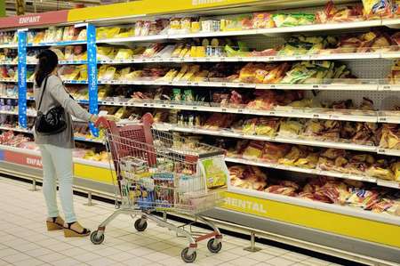 Des rayons dans un supermarché, le 27 juin 2014 dans le nord de la France - Philippe Huguen (AFP/Archives) Philippe Huguen (AFP/Archives)