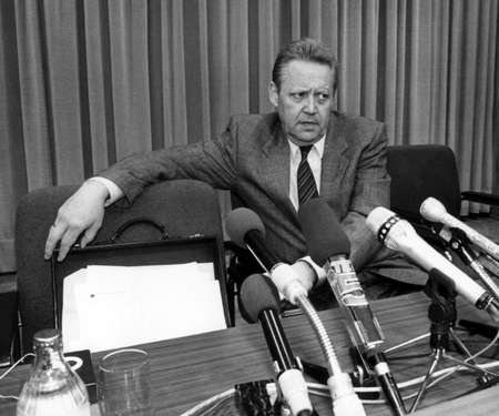 Guenter Schabowski on November 9, 1989, during the press conference to announce that visas would be freely granted to those wanting to travel outside the GDR ( DPA (DPA/AFP/File) )
