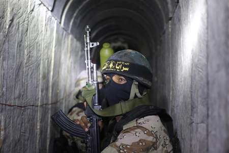 Un militant palestinien de la branche armée du Jihad islamique, les brigades Al-Qods, le 3 mars 2015 dans un tunnel situé au sud de la bande de Gaza - Mahmud Hams (AFP) Mahmud Hams (AFP)