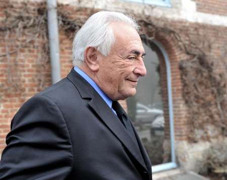 Dominique Strauss-Kahn quitte son hôtel de Lille le 16 février 2015 ( François Lo Presti (AFP) )