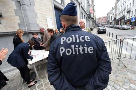 Un policier belge devant le Musée juif de Bruxelles le 14 septembre 2014 - Emmanuel Dunand (AFP/Archives) Emmanuel Dunand (AFP/Archives)