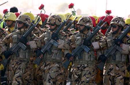 Atta Kenare (AFP) - Des soldats iraniens lors d'un défilé à Téhéran, en 2012 ( Atta Kenare (AFP) ) Des soldats iraniens lors d'un défilé à Téhéran, en 2012 ( Atta Kenare (AFP) )