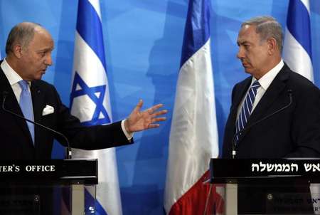 Le ministre français des Affaires étrangères Laurent Fabius (g) et le Premier ministre israélien Benjamin Netanyahu, le 21 juin 2015 à Jérusalem - THOMAS COEX (POOL/AFP) THOMAS COEX (POOL/AFP)