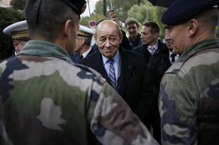 Le ministre de la Défense, Jean-Yves Le Drian, à Cannes, le 13 février 2015 - Valery Hache (AFP/Archives) Valery Hache (AFP/Archives)