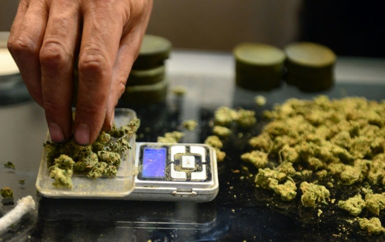 Tourists buy in to recreational pot in Nevada