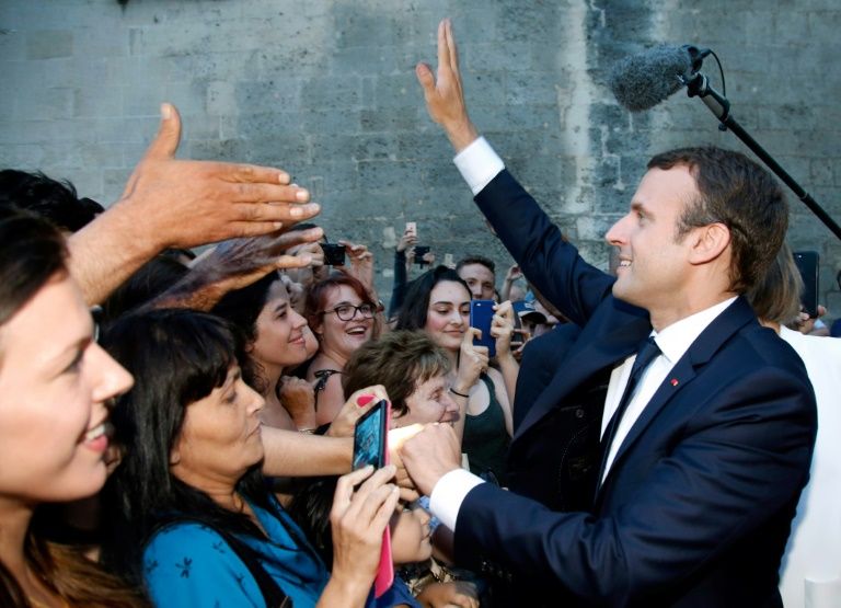 Emmanuel Macron prépare une rentrée sous haute tension