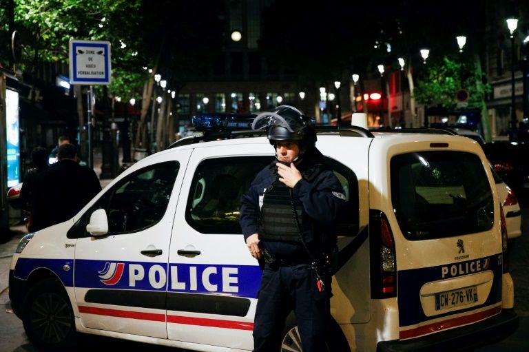 Christian man of Armenian origin attacks French mosque to 'avenge Paris attacks'