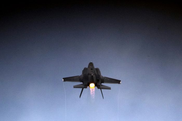 An Israeli Air Force F-35 Lightning II fighter jet is seen at an air show at the Hatzerim air base in the Negev desert on December 27, 2017. JACK GUEZ (AFP)