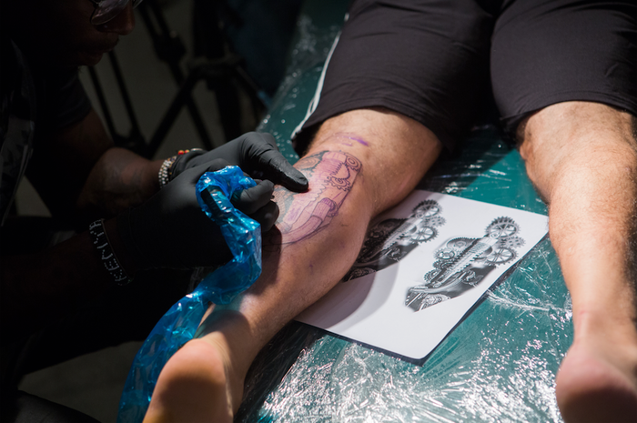 Tattoo Artists Give 'healing Ink' To Israeli Victims Of