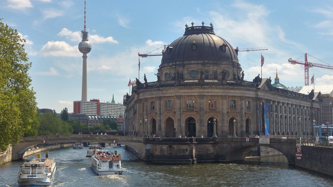 Berlin Museum Returns Nazi-looted 15th Century Relic To Jewish ...