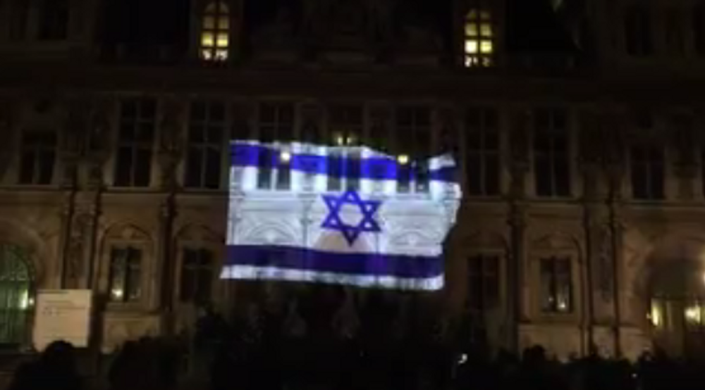 L'Hôtel de Ville de Paris, illuminé aux couleurs du drapeau israélien le 10 janvier 2017