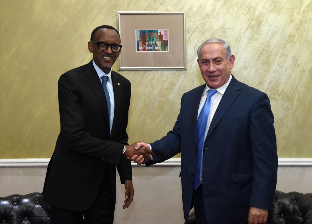 Rwanda's President Paul Kagame meets with Israeli Prime Minister Benjamin Netanyahu in Kenya's capital Nairobi on November 28 2017
