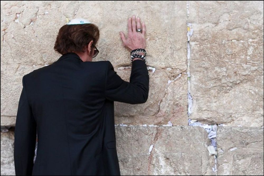 Le monument du rock français, Johnny Hallyday, au mur des Lamentations à Jérusalem