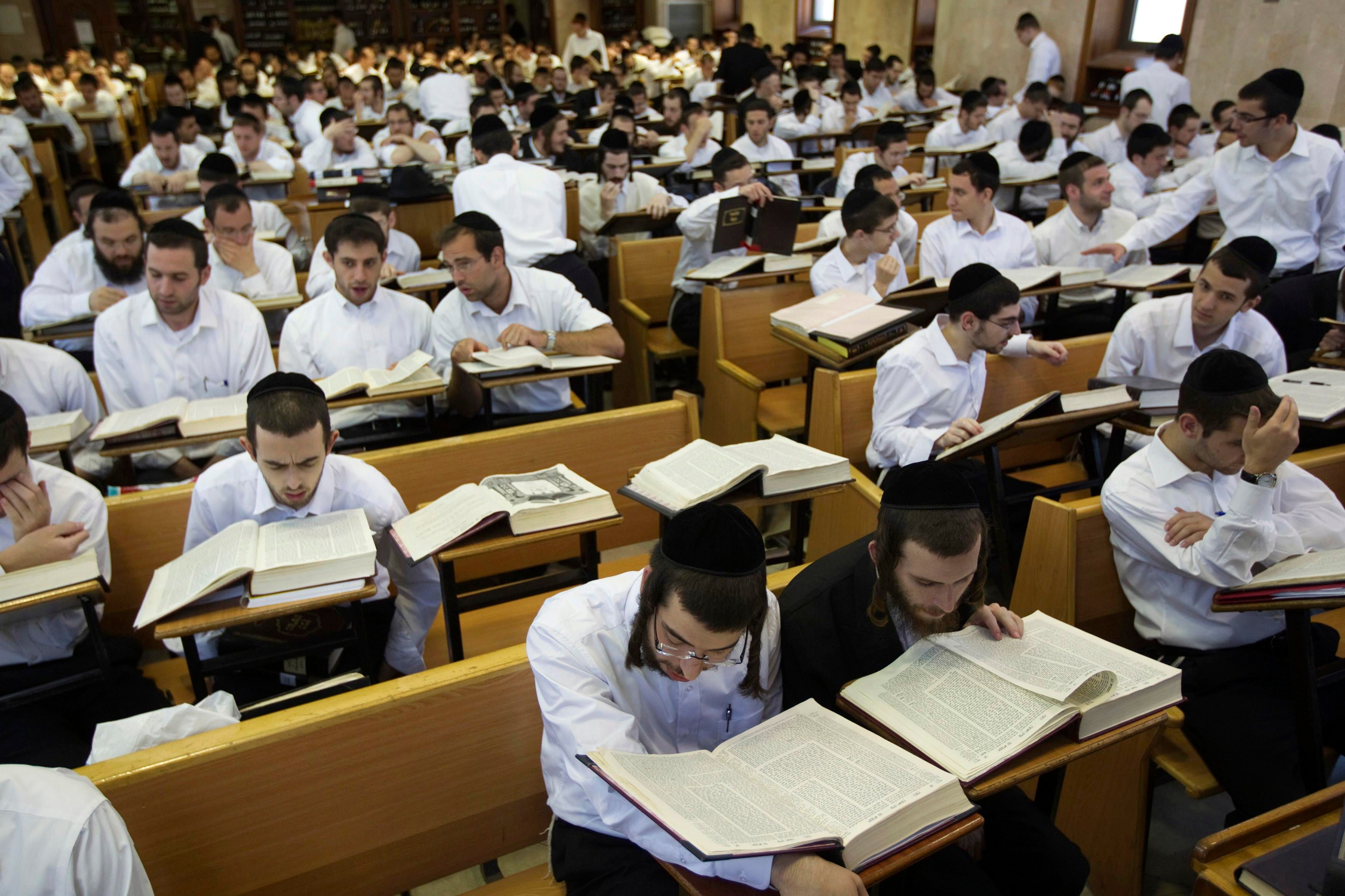 Prayer And Study Up Among US Jews, Study Finds - i24NEWS