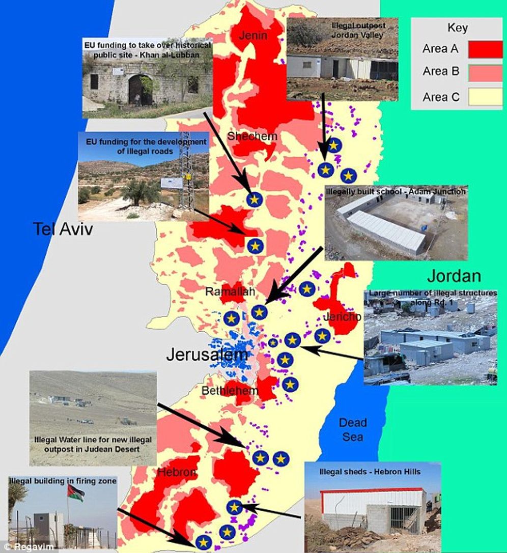 Une carte de Cisjordanie produite par l'ONG israélienne Regavim, montre les villages palestiniens financés par l'UE représentés par des étoiles. La partie jaune est la zone C, placée sous contrôle israélien. Les parties rose et rouge sont les zones A et B
