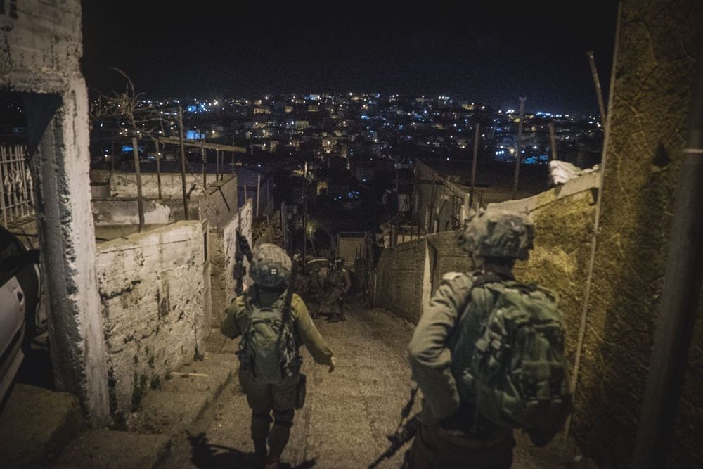 IDF arrests 34 Palestinian terror suspects in overnight West Bank raids, January 3, 2016